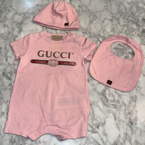 GUCCI PINK LOGO 3 PIECE BABYSUIT GIFT SET 3/6M